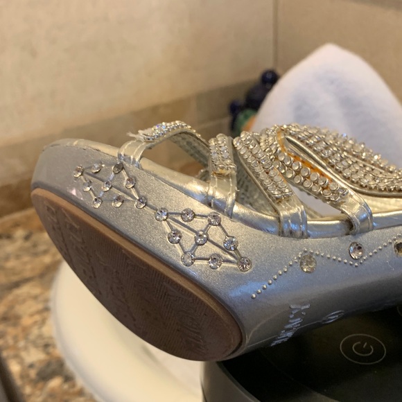 Delicacy Silver Rhinestone Heels - Picture 5 of 10